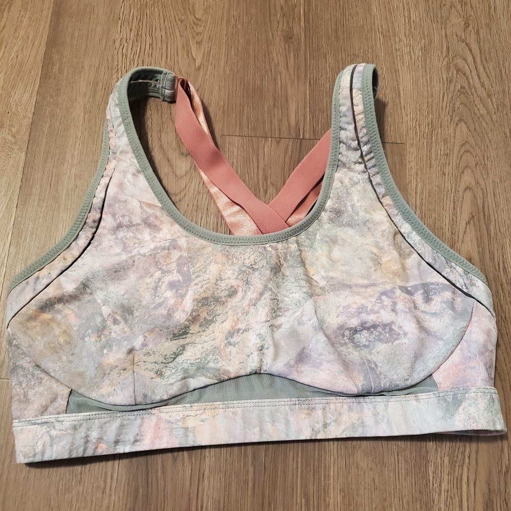 XL Fabletics Workout Set - Picture 4 of 5